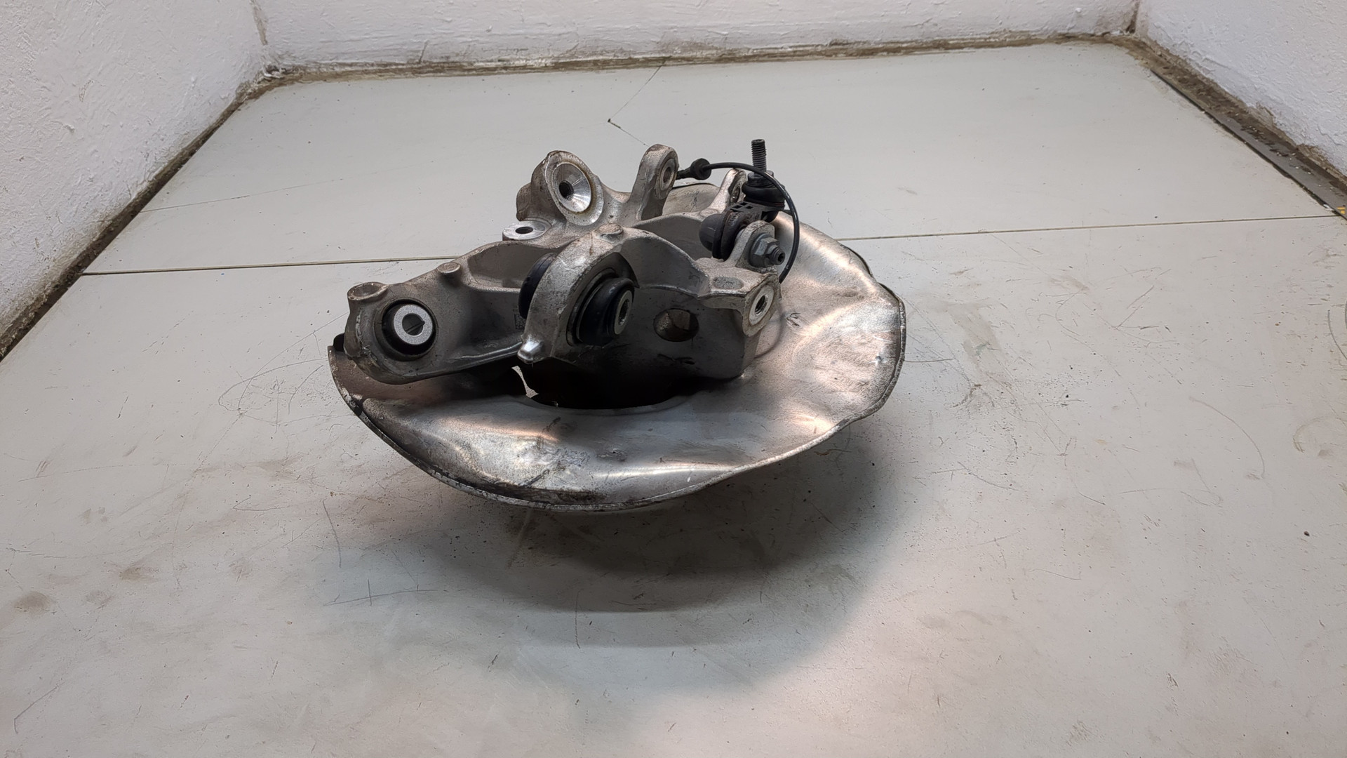 Кулак поворотный задний правый