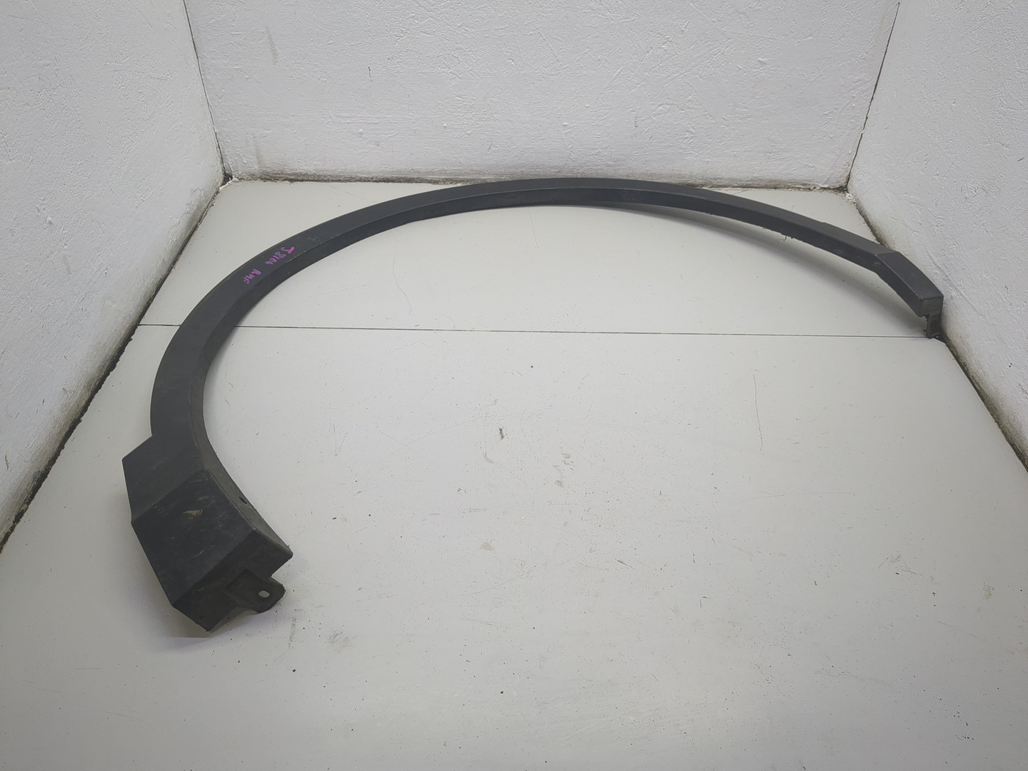 Накладка переднего крыла правого