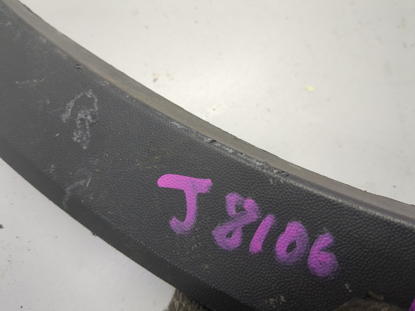 Накладка переднего крыла правого