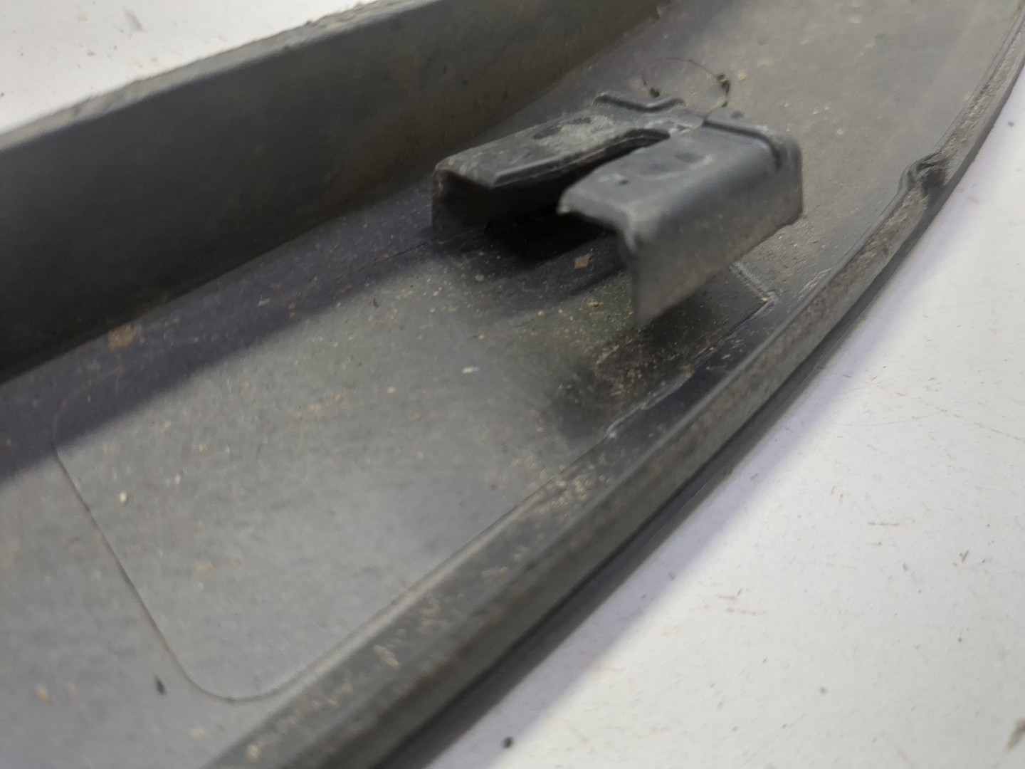 Накладка переднего крыла правого