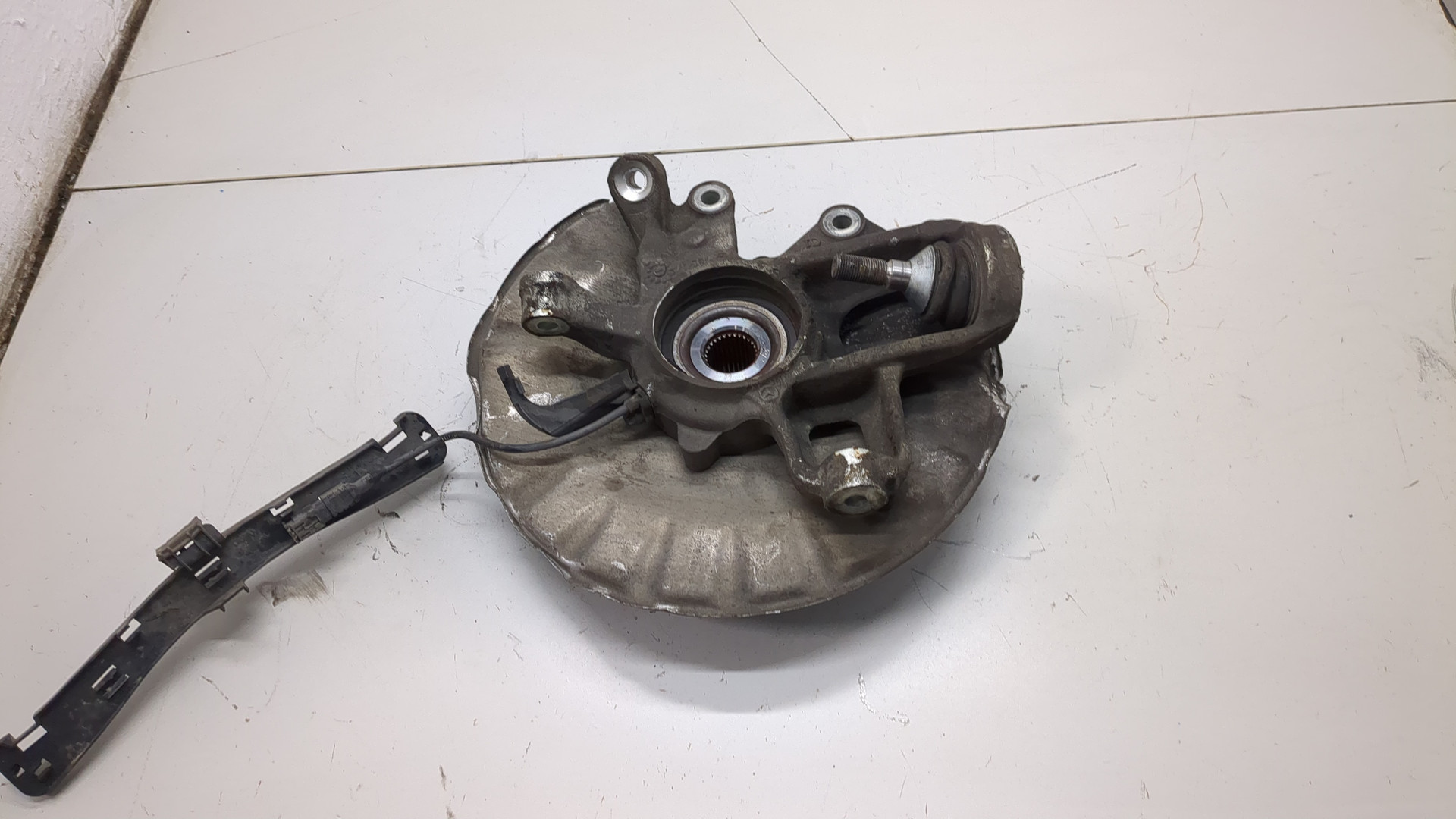 Кулак поворотный задний левый