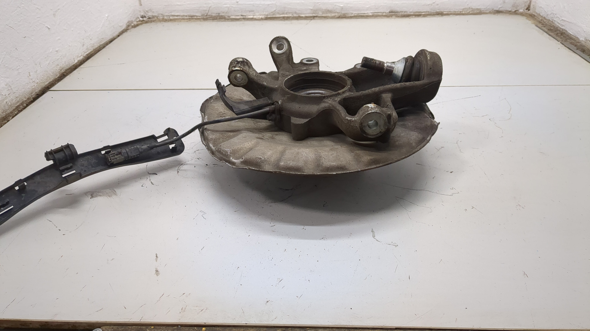 Кулак поворотный задний левый