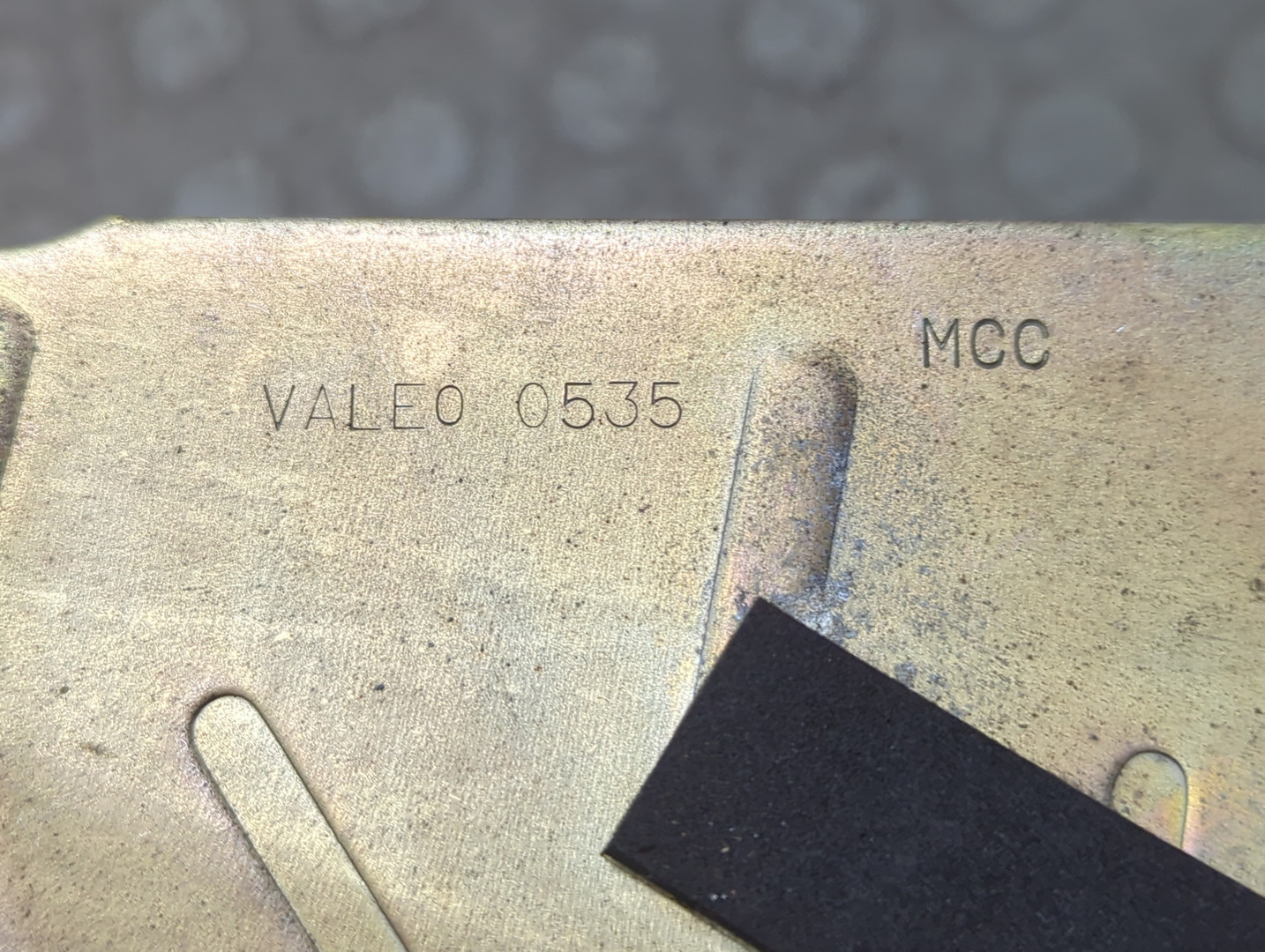 Замок двери передней левой