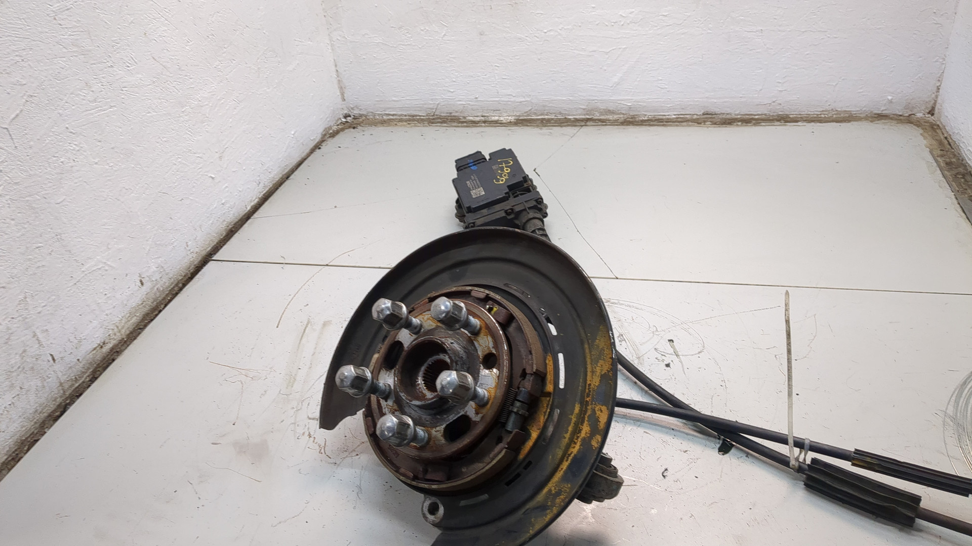 Кулак поворотный задний правый