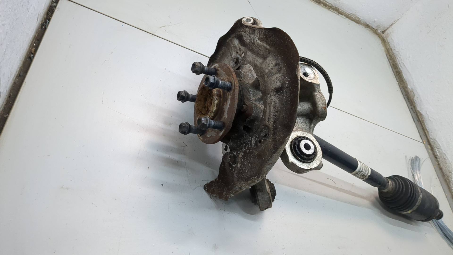 Кулак поворотный задний левый