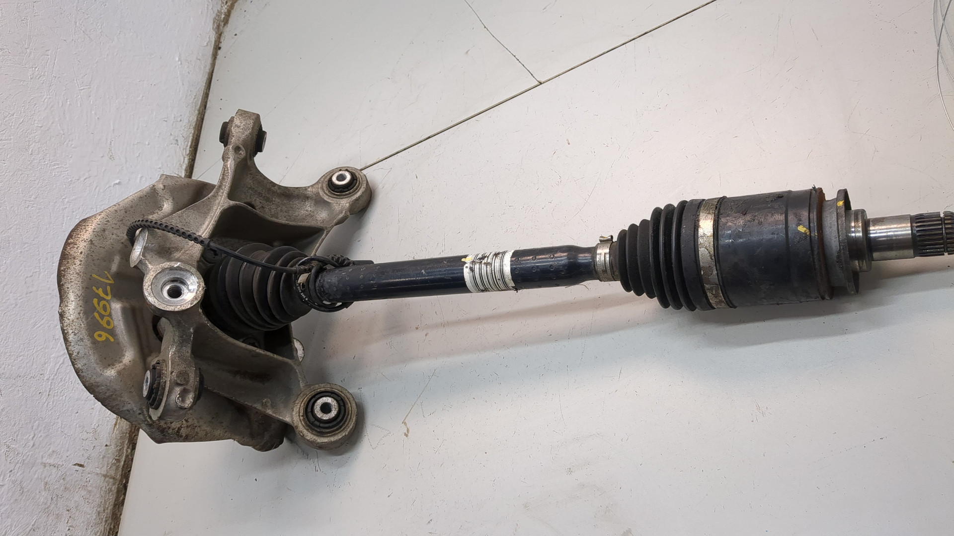 Кулак поворотный задний левый