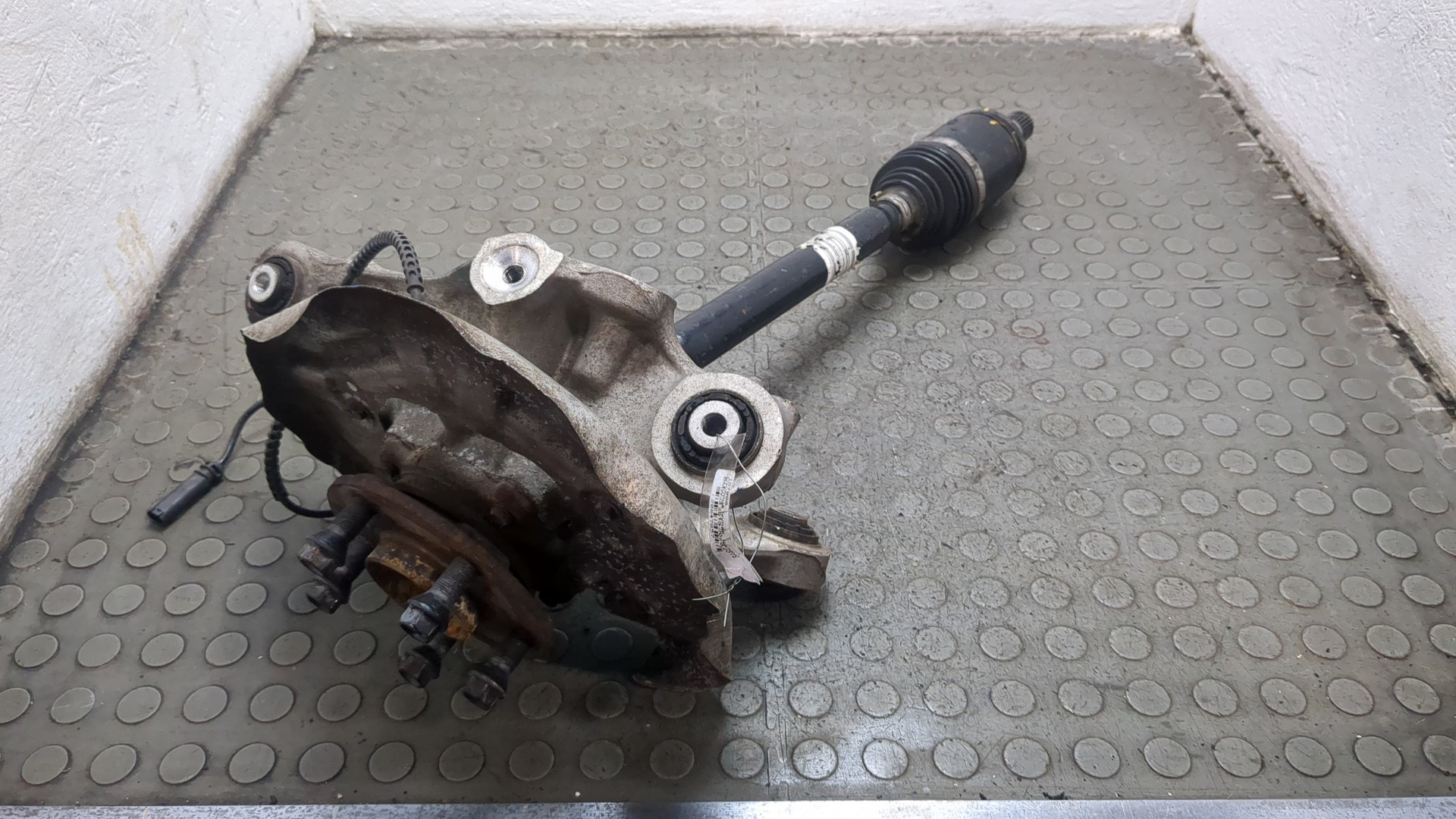 Кулак поворотный задний левый