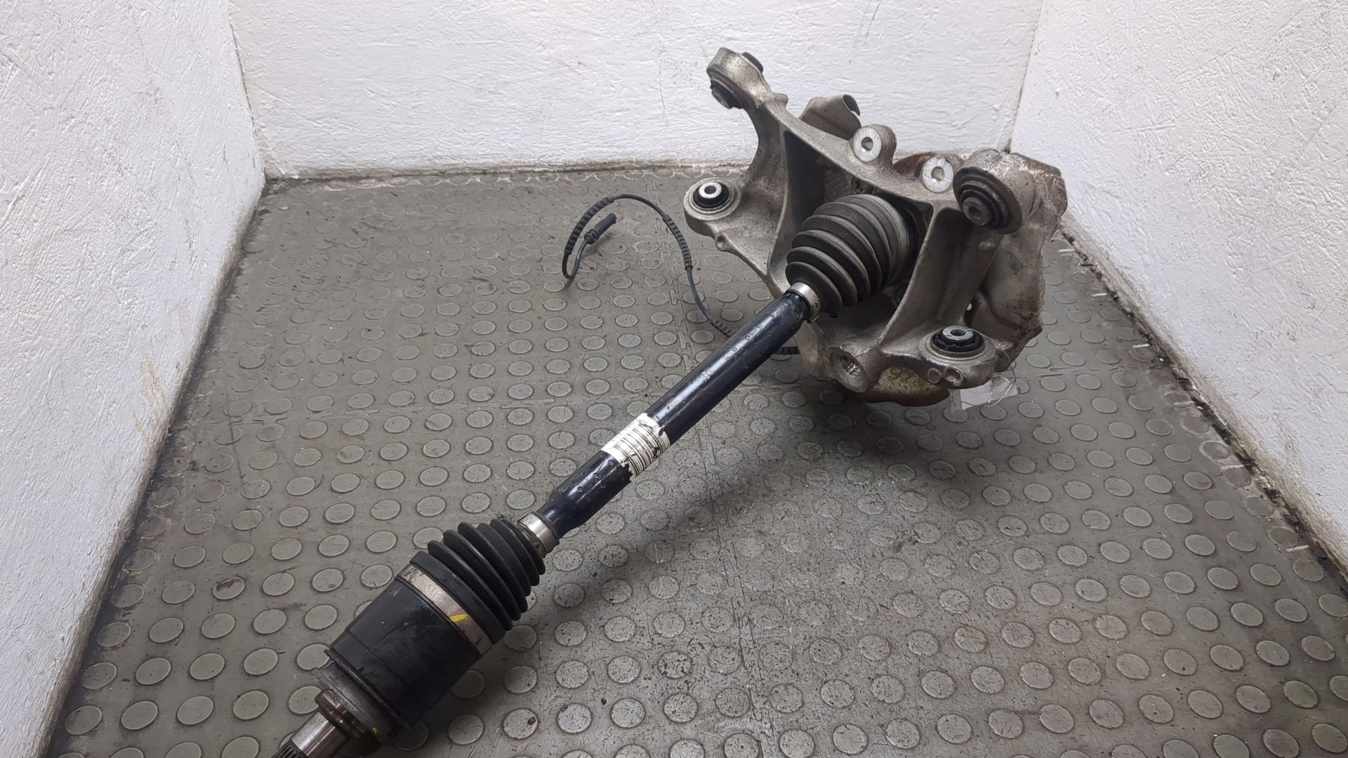 Кулак поворотный задний левый