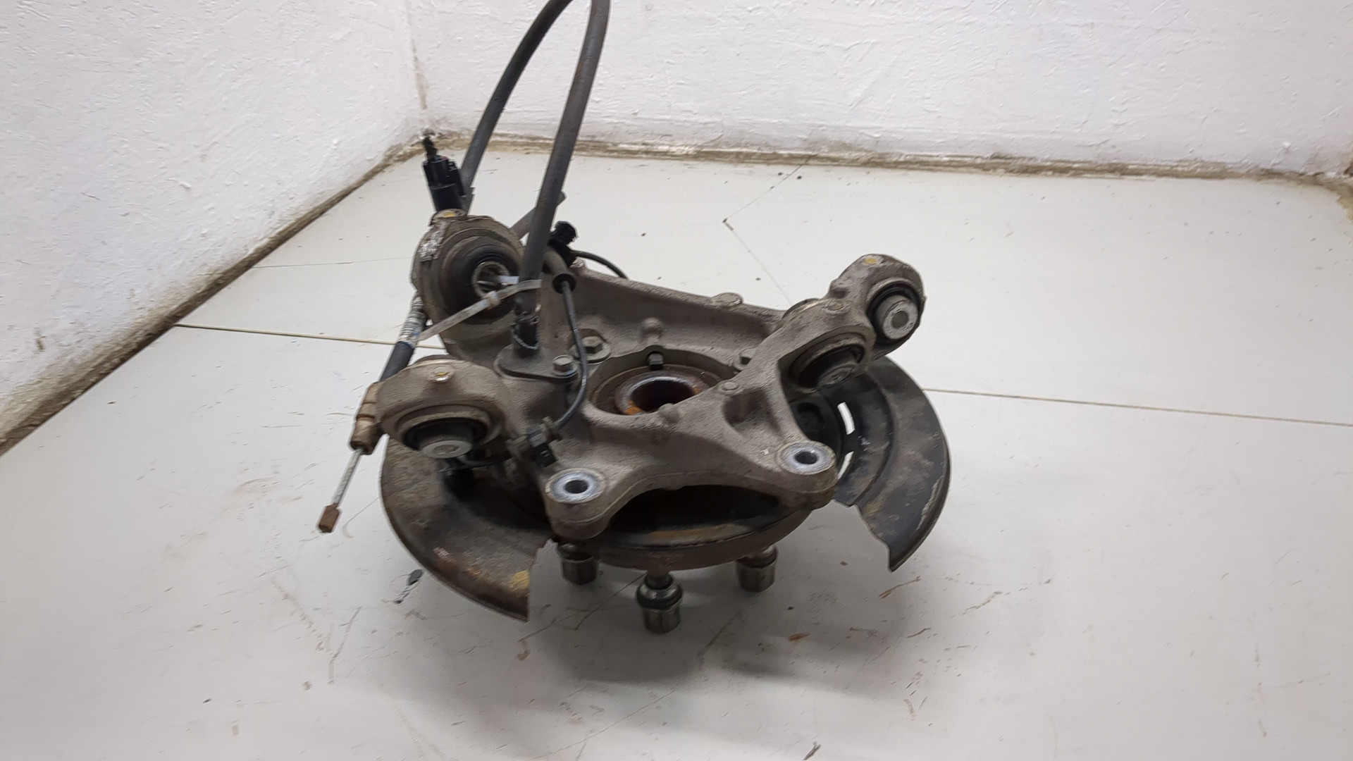 Кулак поворотный задний левый