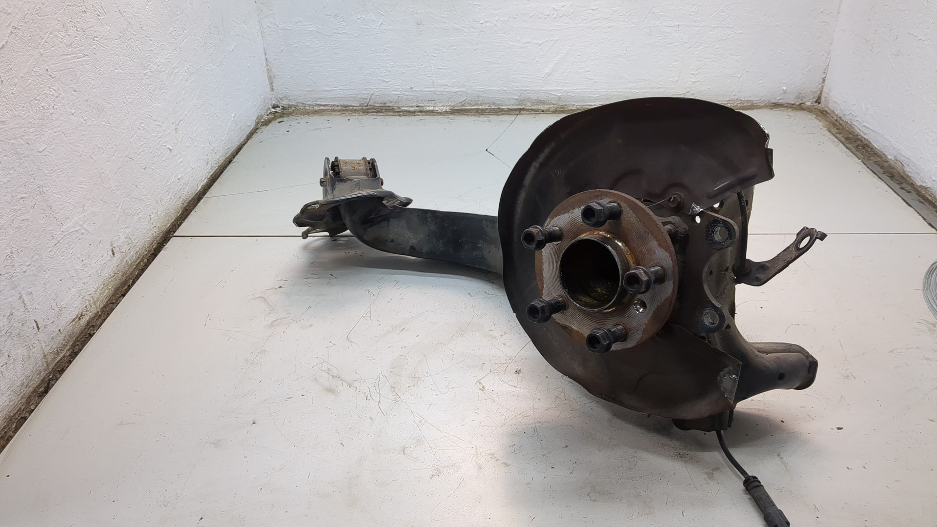 Кулак поворотный задний левый