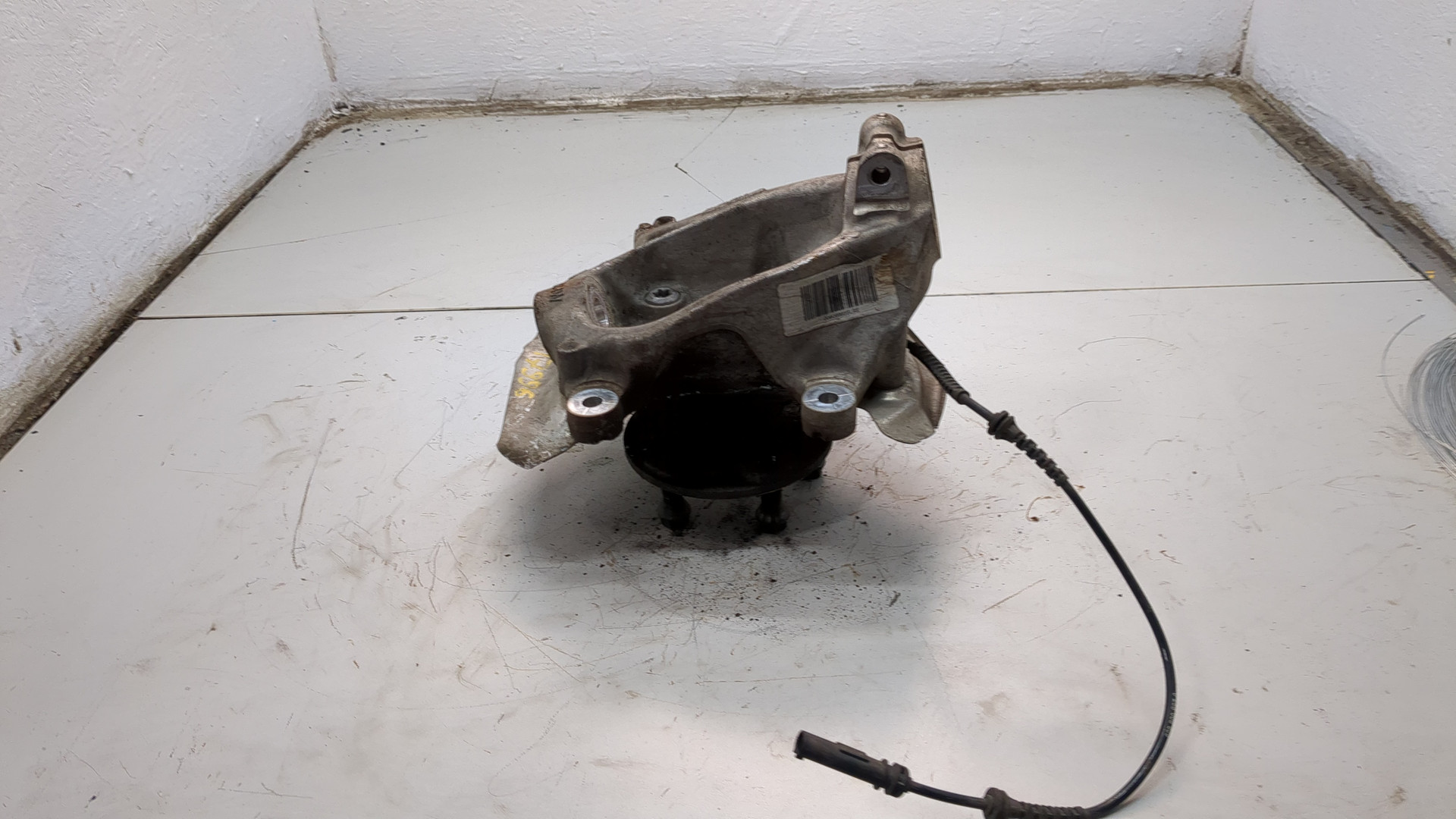 Кулак поворотный передний правый