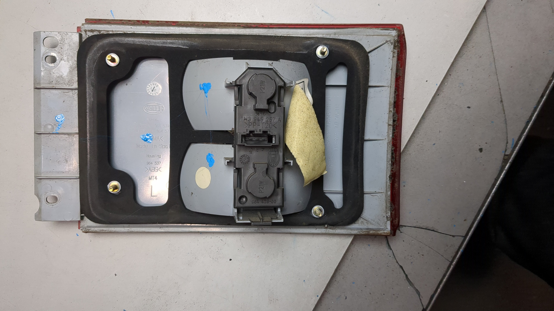 Фонарь задний внутренний левый