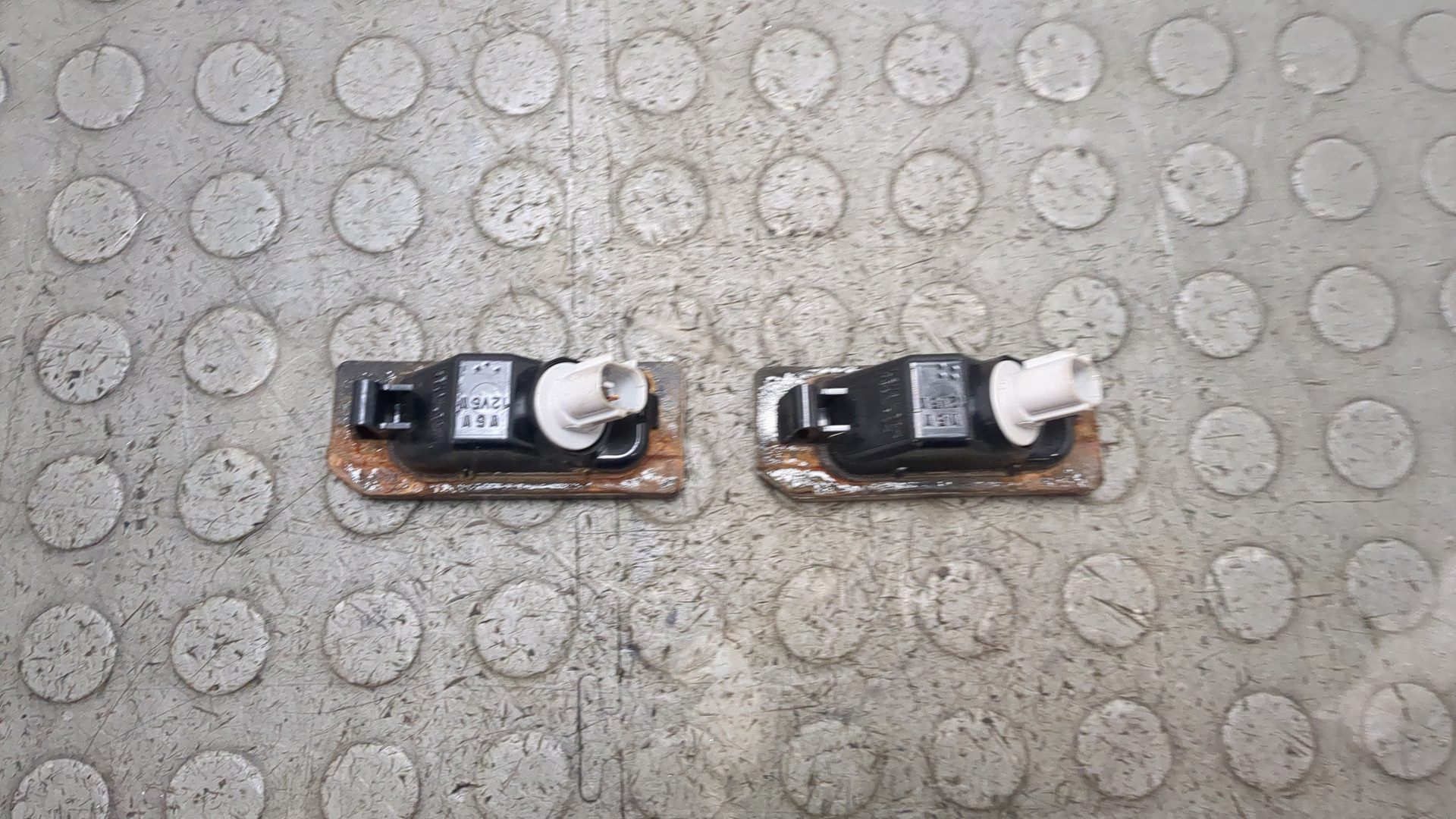 Фонарь подсветки номера