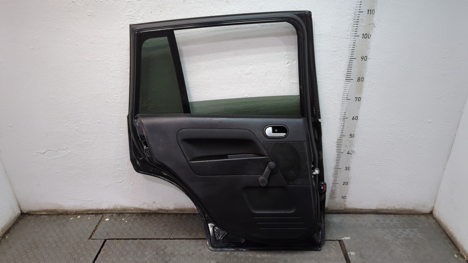 Дверь задняя левая