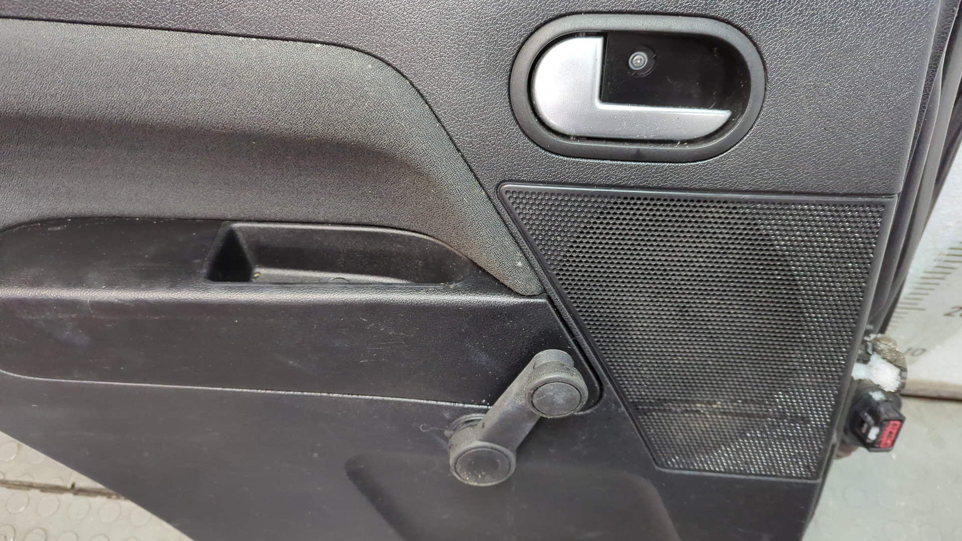 Дверь задняя левая