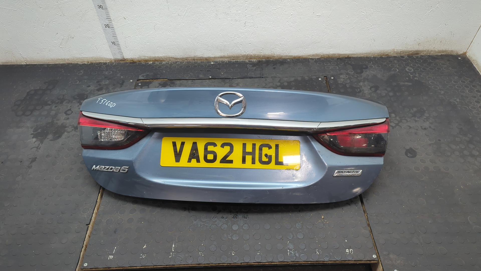 Дверь багажника