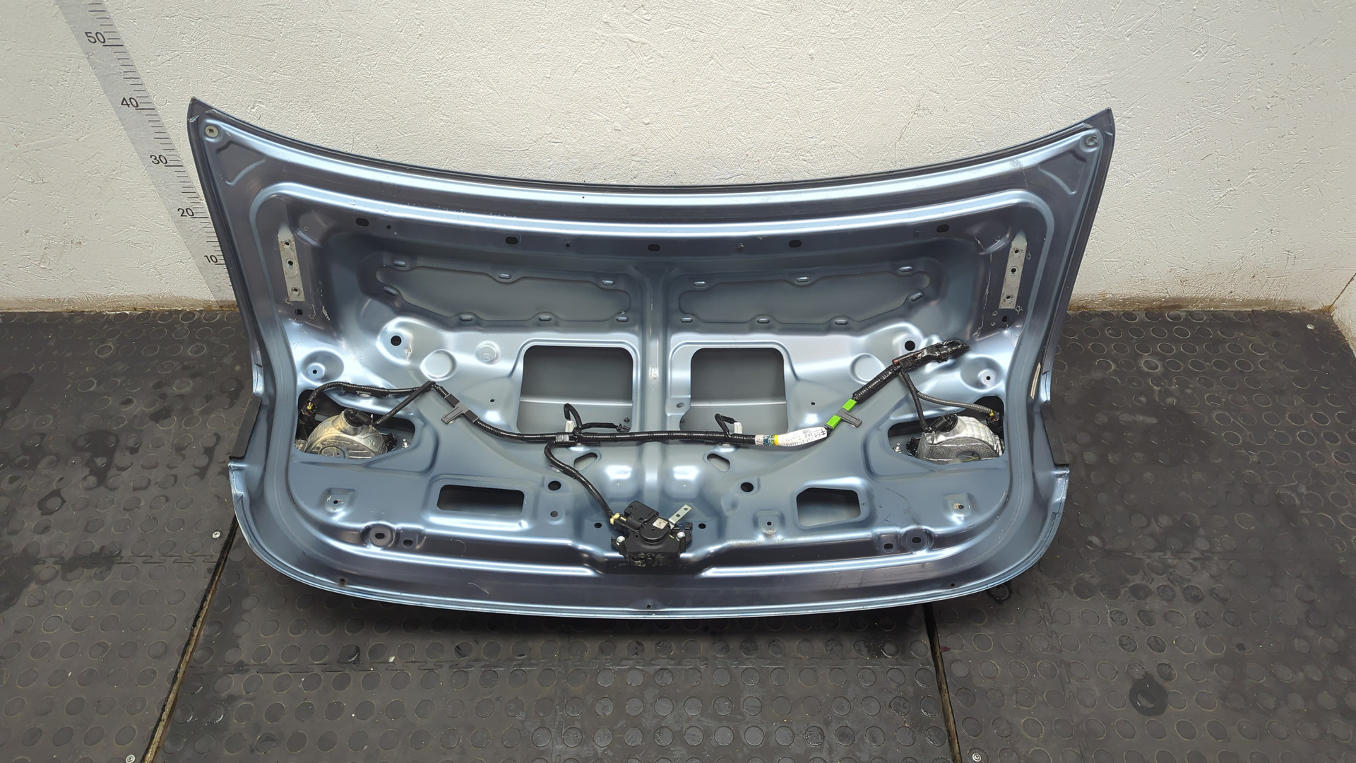 Дверь багажника