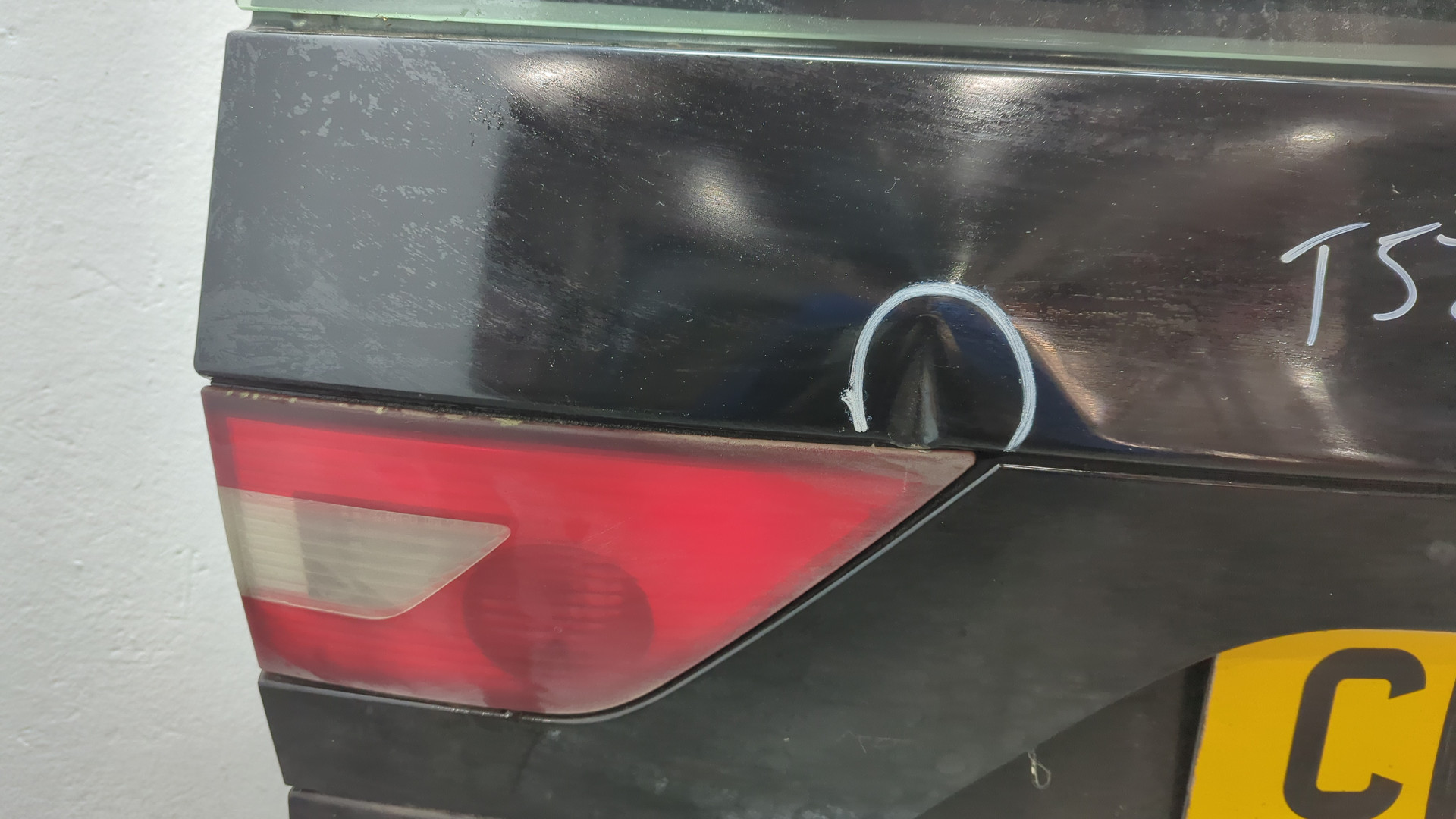 Дверь багажника