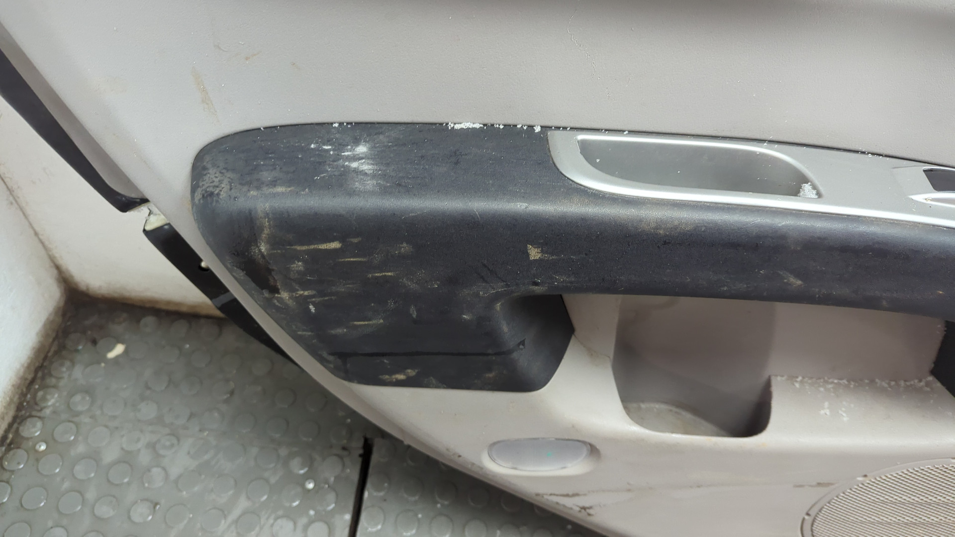 Дверь задняя левая