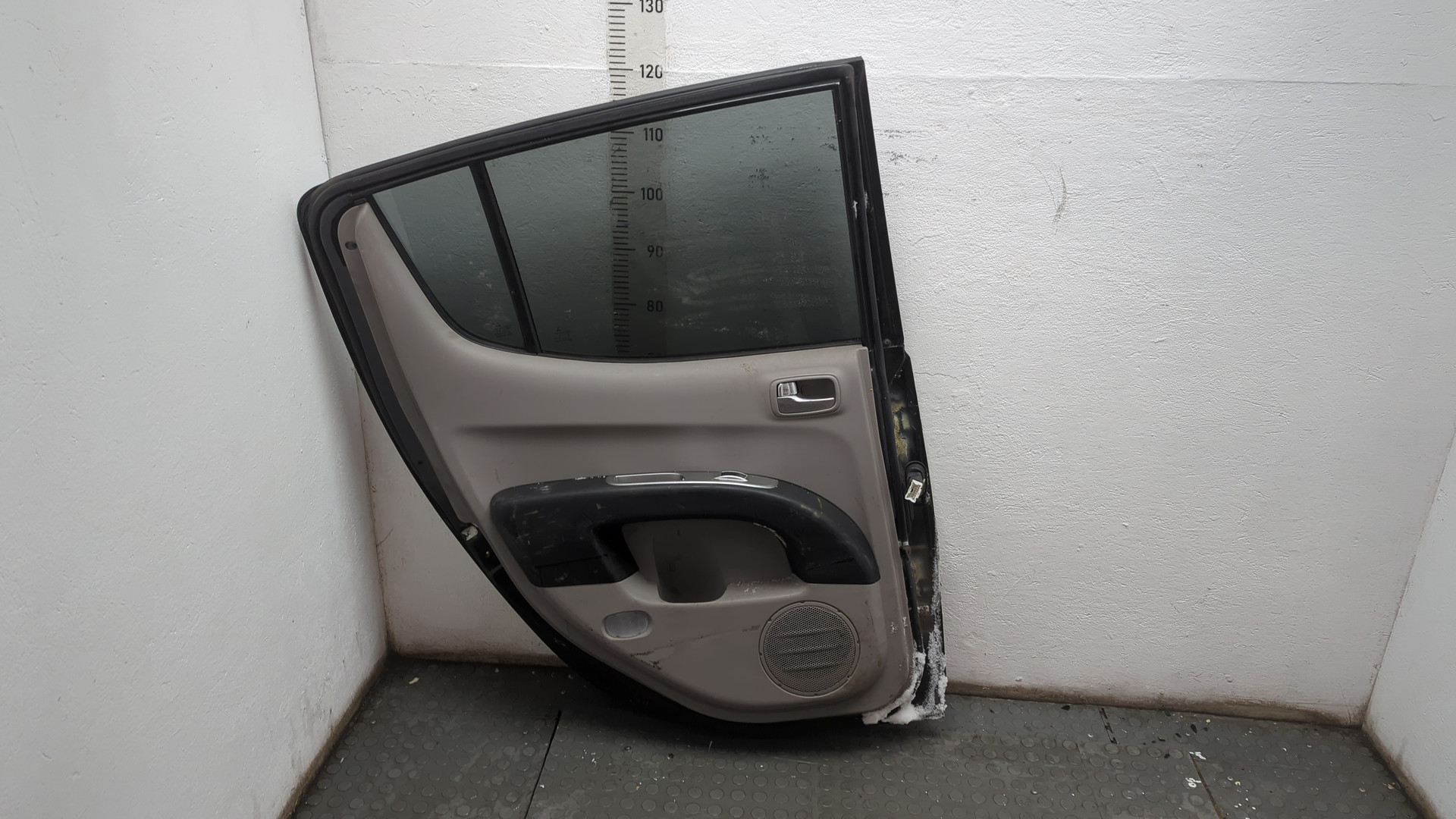 Дверь задняя левая