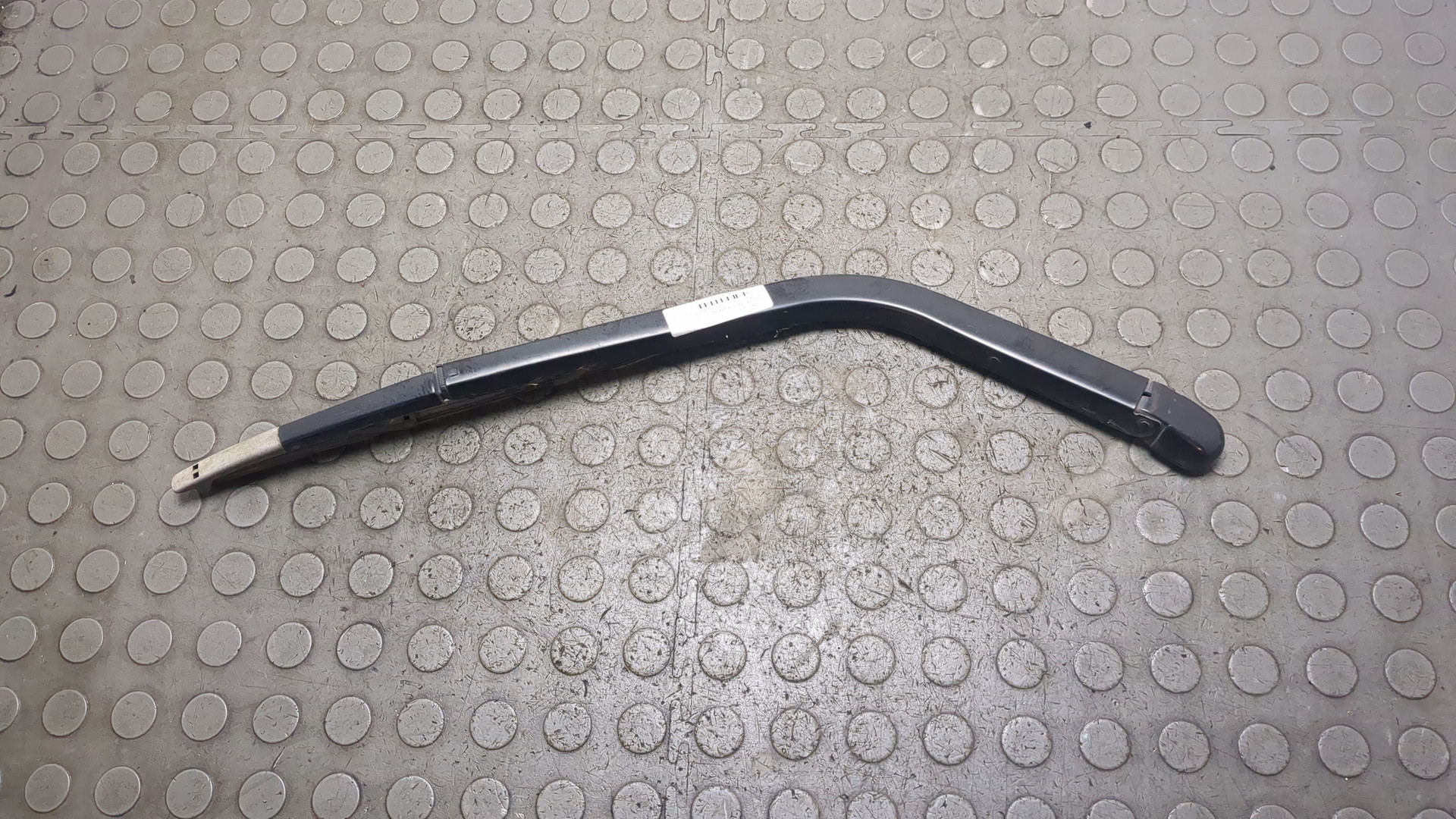 Поводок стеклоочистителя заднего