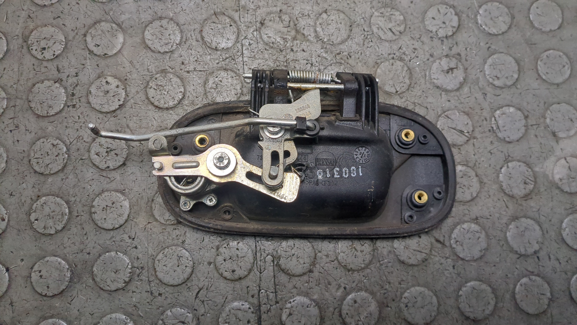 Ручка двери багажника наружная