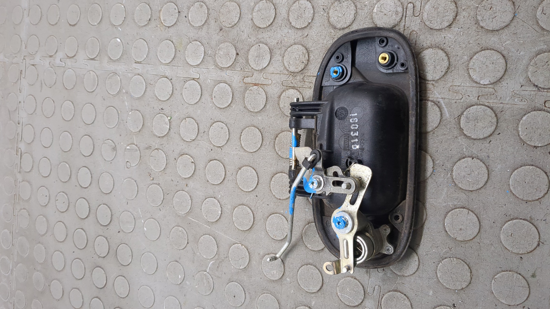 Ручка двери багажника наружная