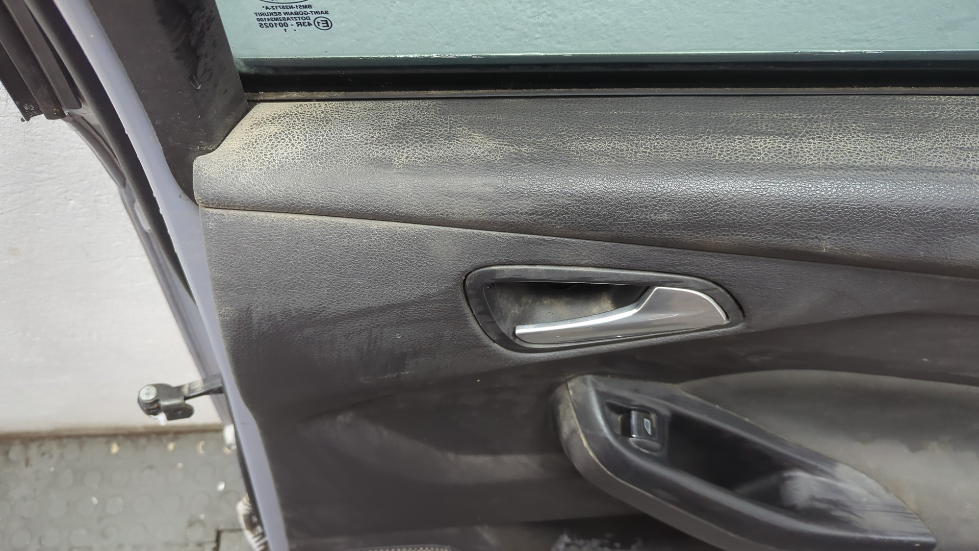 Дверь задняя правая