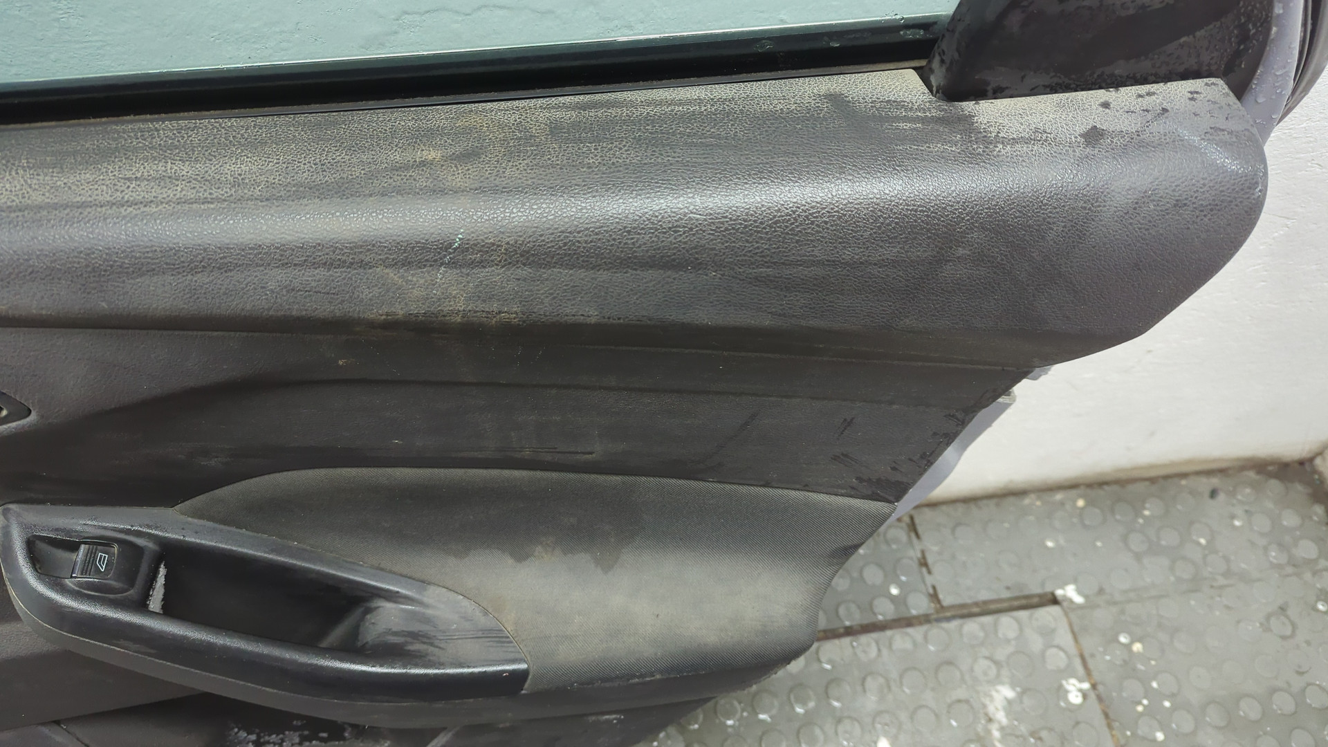 Дверь задняя правая