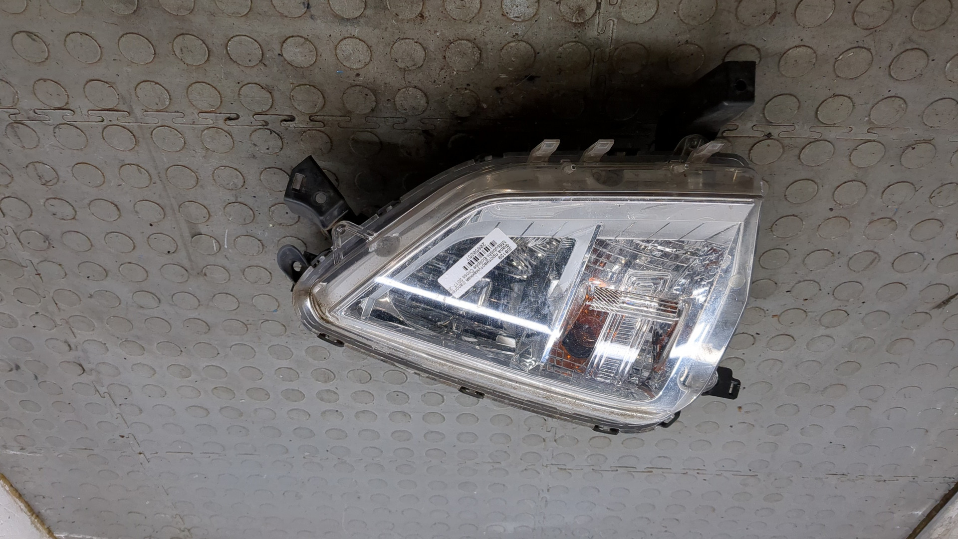 Фара противотуманная левая