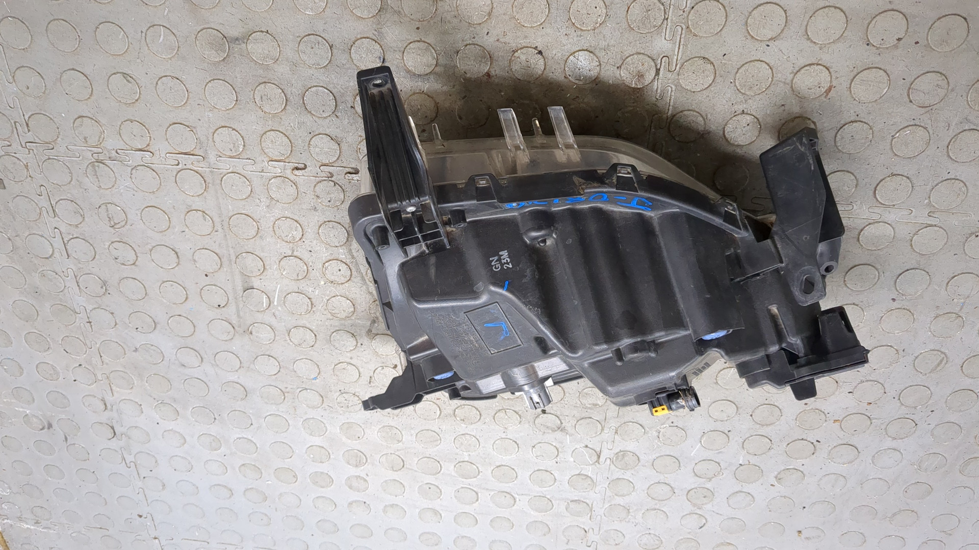 Фара противотуманная левая