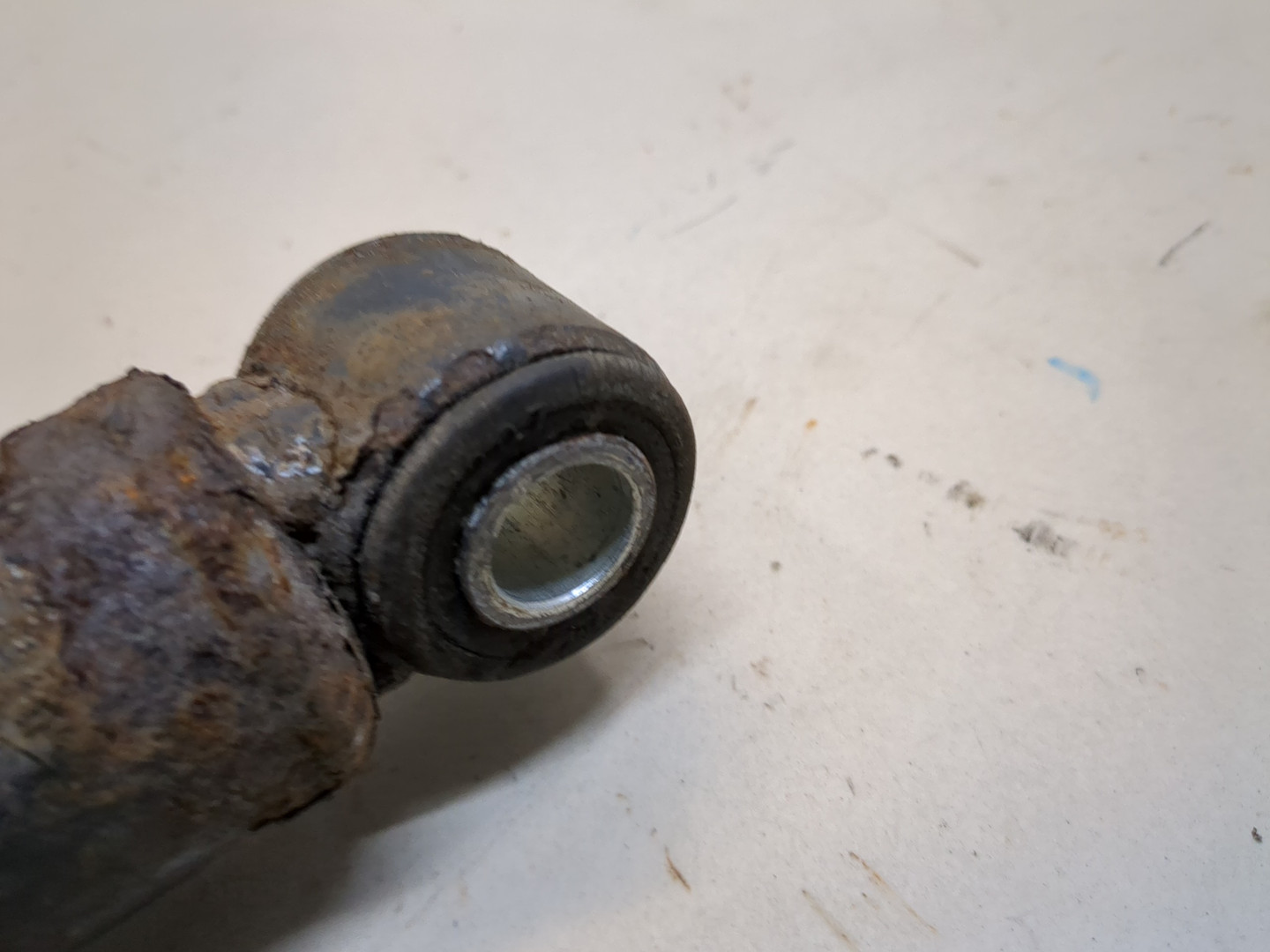 Амортизатор передний