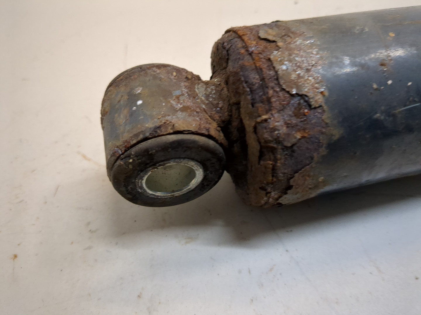 Амортизатор передний