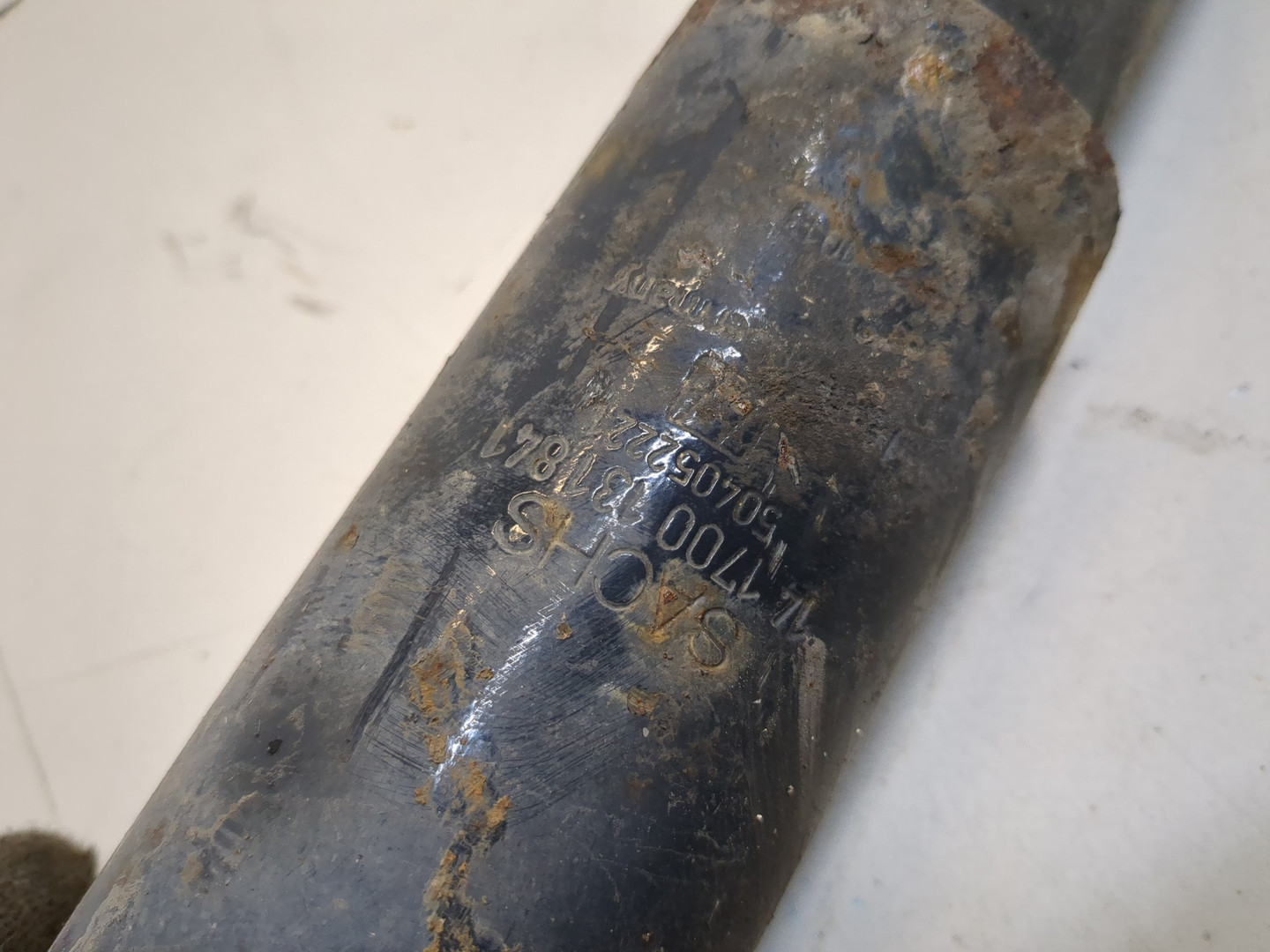 Амортизатор передний