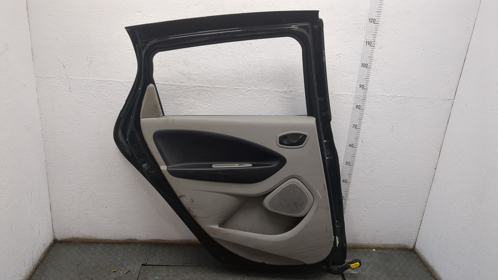 Дверь задняя левая
