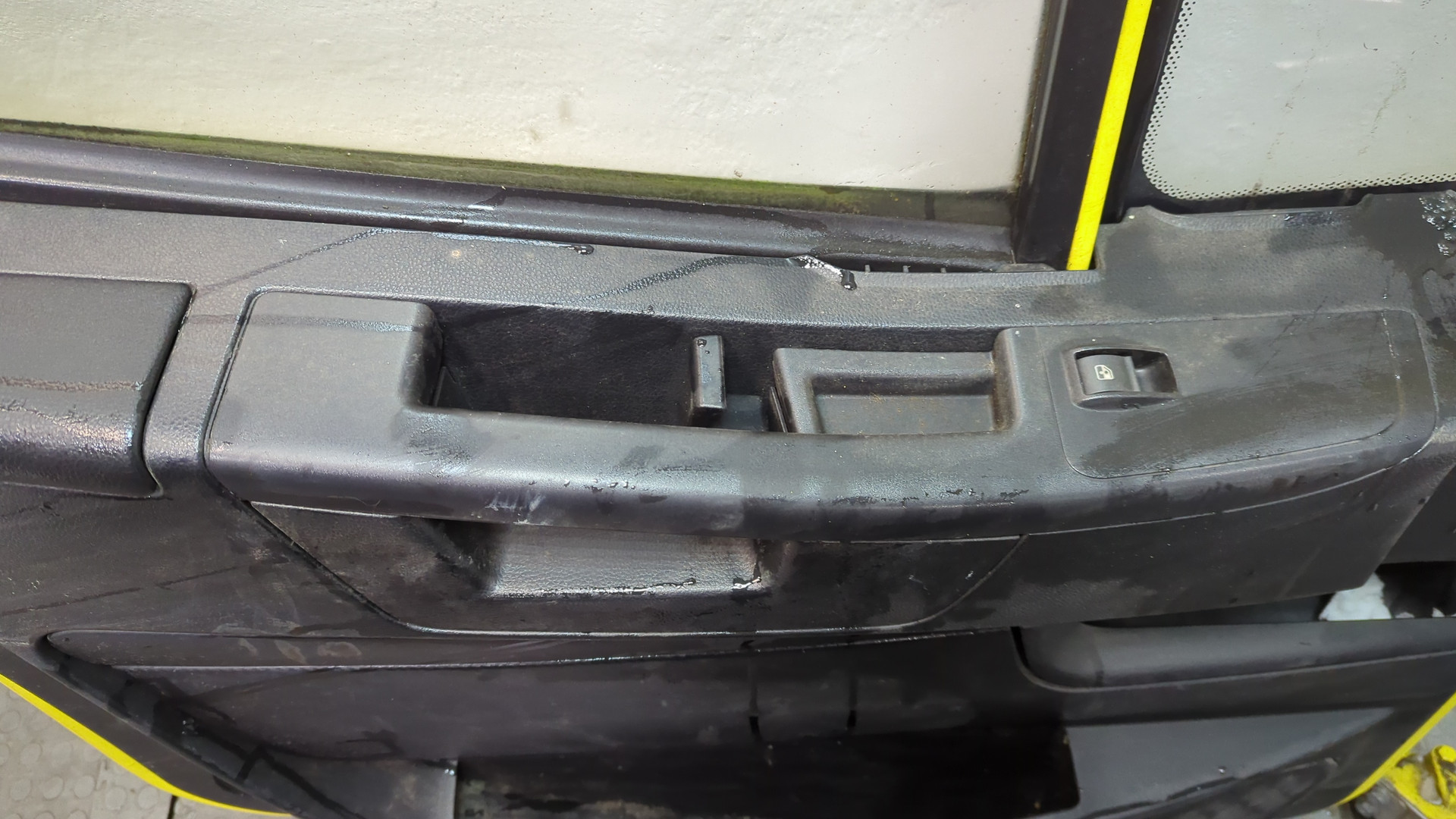 Дверь передняя левая