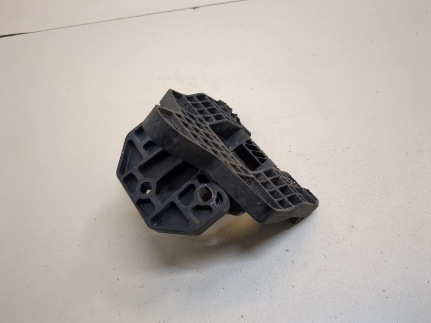 Петля капота