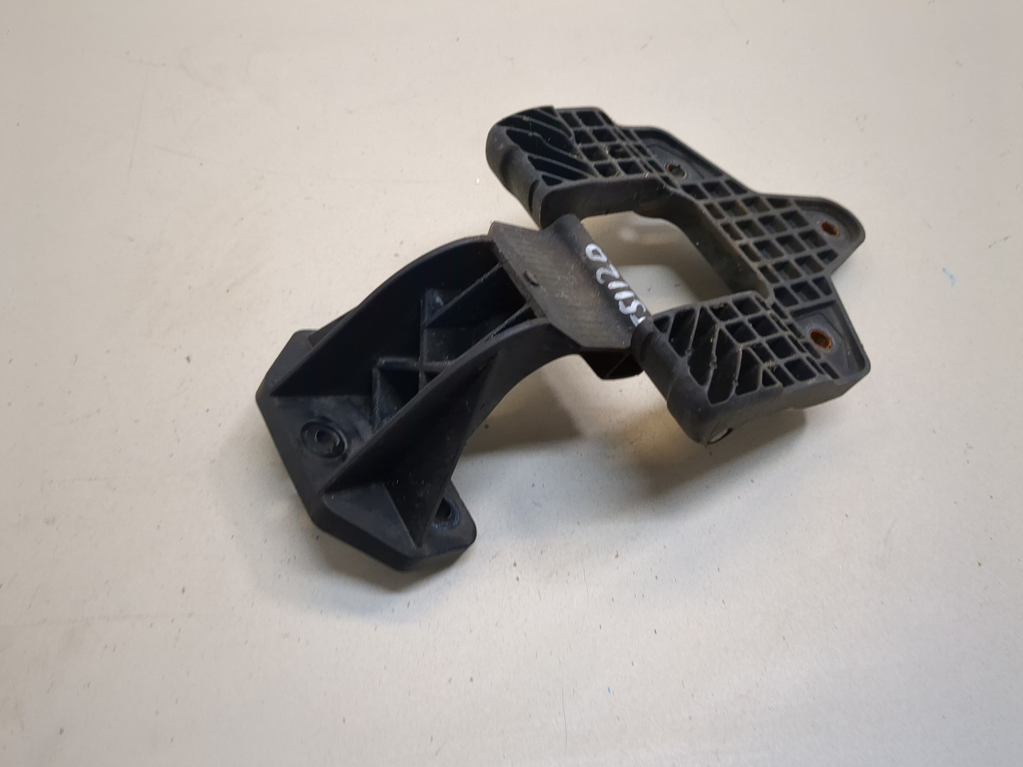 Петля капота