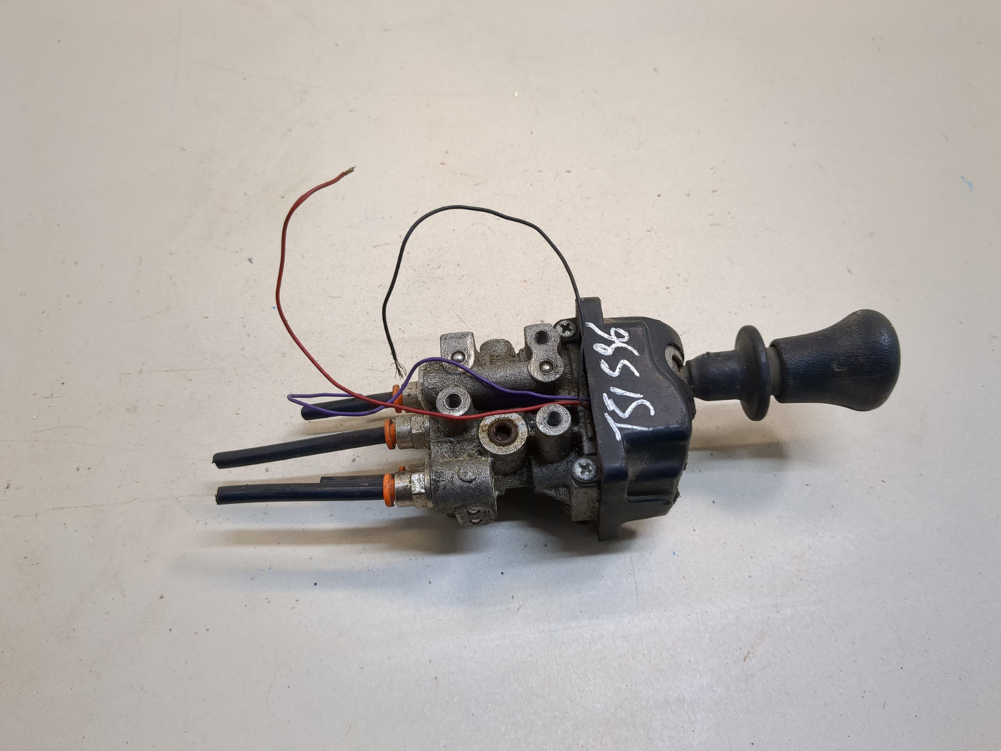 Кран ручного тормоза