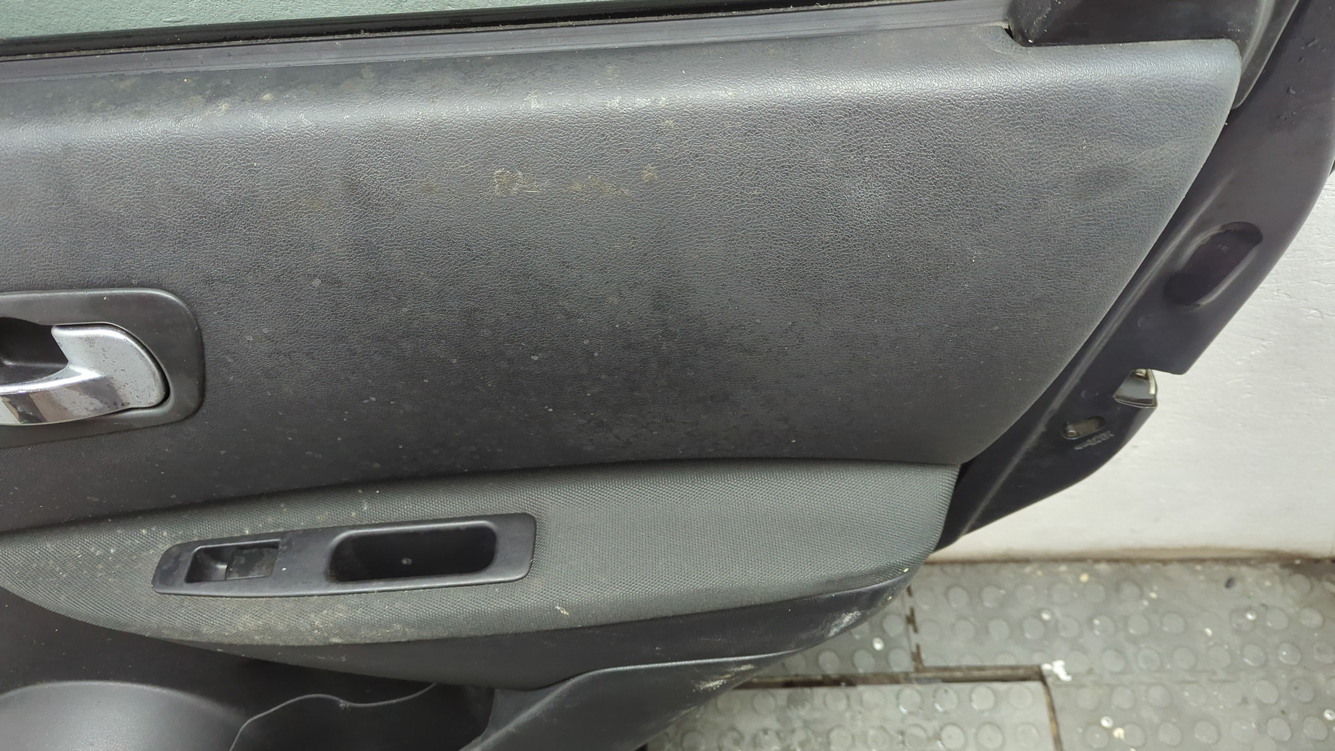 Дверь задняя правая