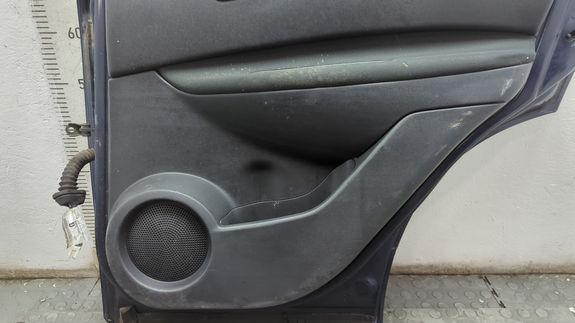 Дверь задняя правая