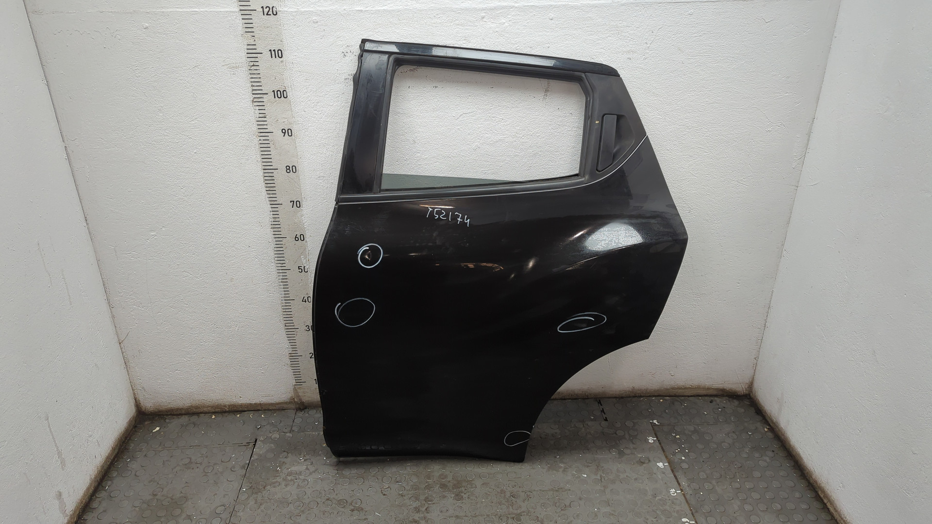Дверь задняя левая