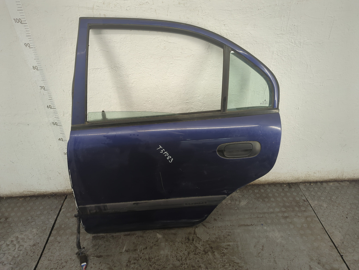 Дверь задняя левая