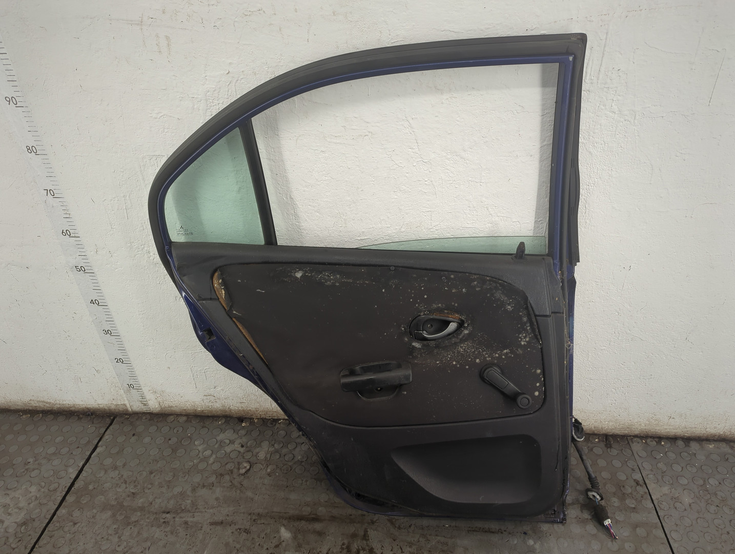 Дверь задняя левая