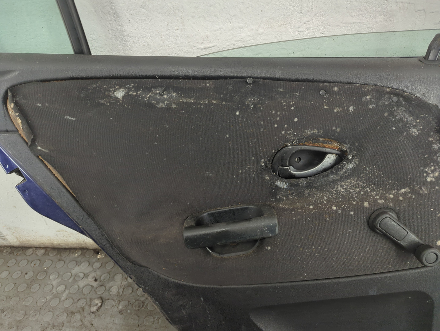 Дверь задняя левая