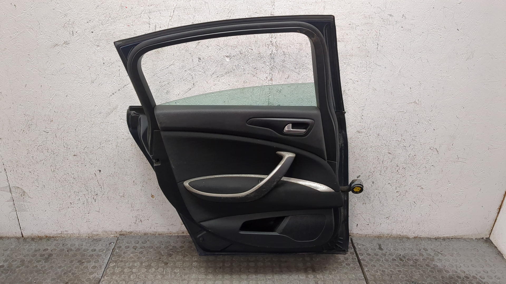 Дверь задняя левая