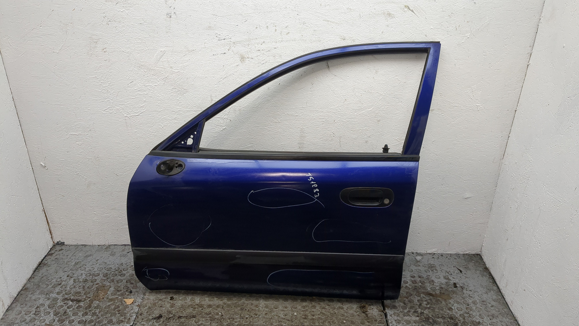 Дверь передняя левая