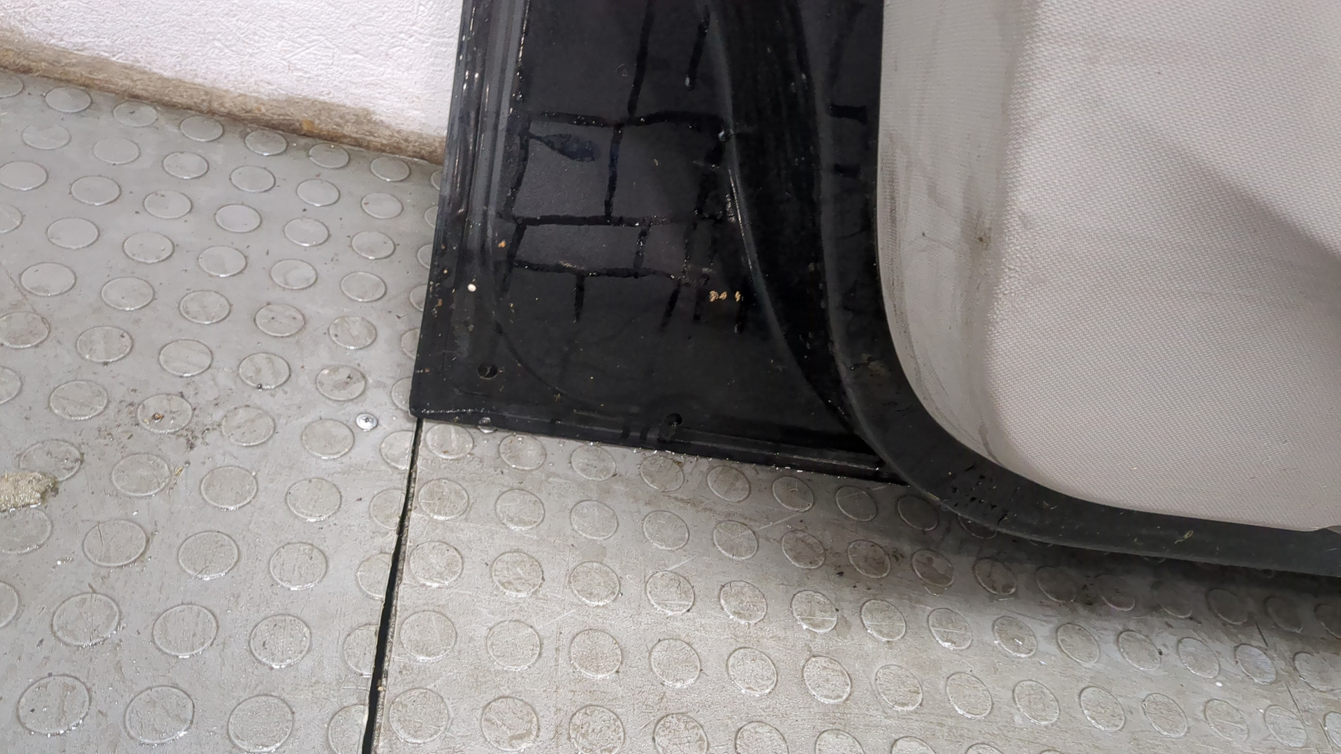 Дверь передняя левая