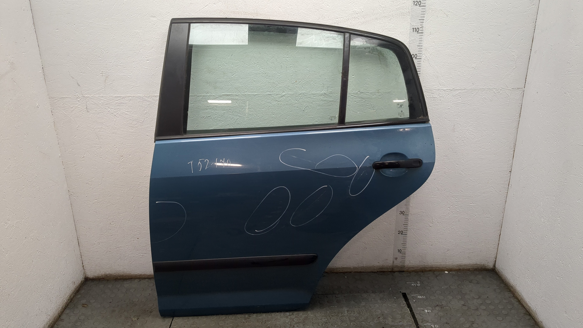 Дверь задняя левая