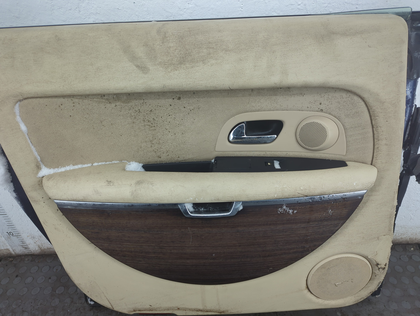 Дверь задняя левая